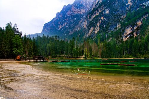 Lago di Braies sotto pioggia battente