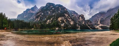 Lago di Braies sotto pioggia battente